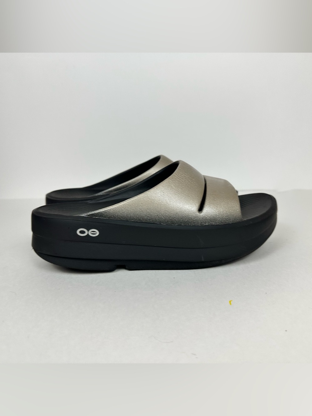 OOFOS OOmega OOahh Luxe Womens Size 8.0 Latte Platform Recovery Slide Sandals
